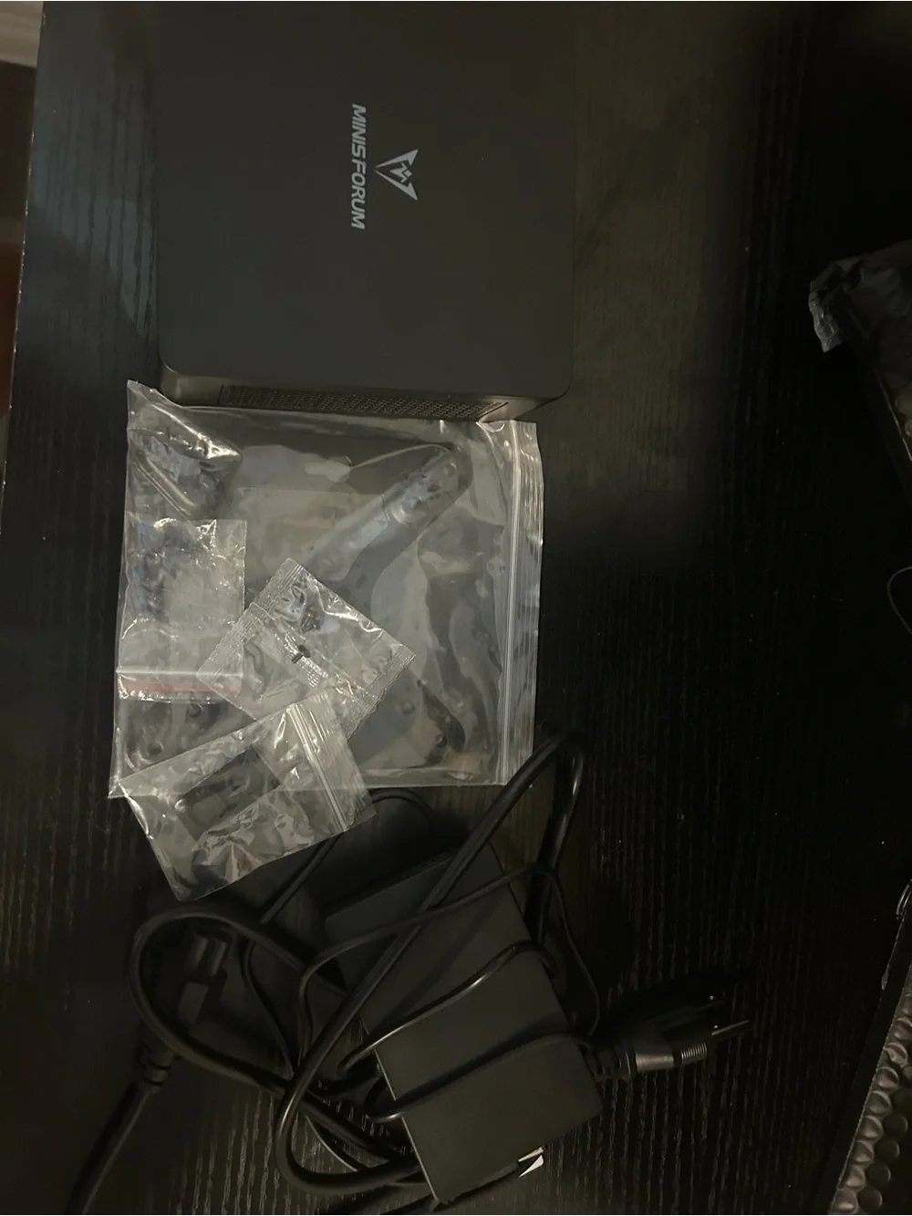 Minisforum screws comes all